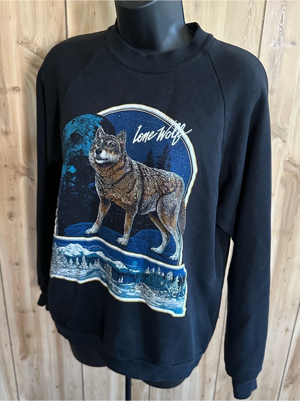 Black 'Lone Wolf' Graphic Crewneck Sweatshirt, Vintage Jerzees s/m, made in USA - Picture 2 of 6